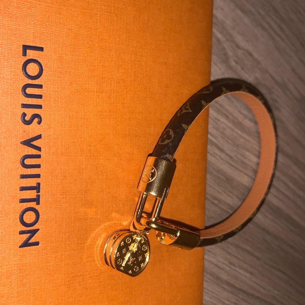 LV TRIBUTE BRACELET